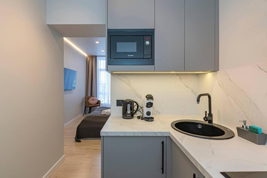 Lovely 1Bd Central Apartment By Hostlovers カウナス エクステリア 写真