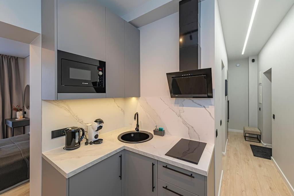 Lovely 1Bd Central Apartment By Hostlovers カウナス エクステリア 写真