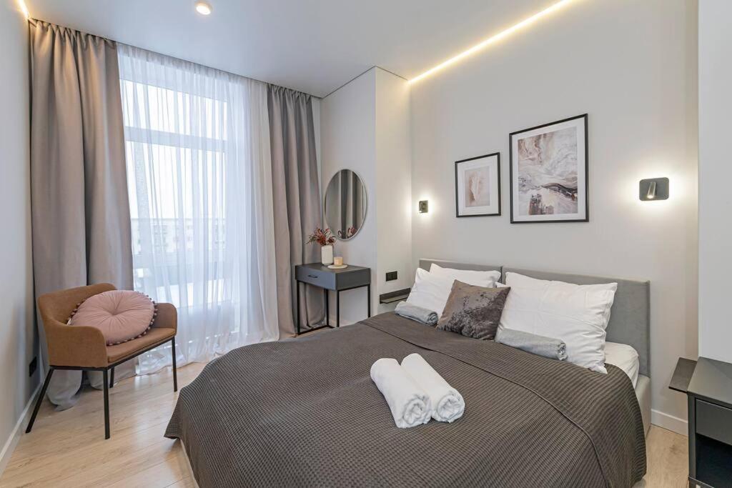 Lovely 1Bd Central Apartment By Hostlovers カウナス エクステリア 写真