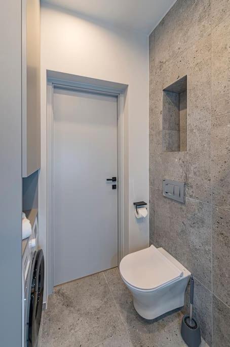Lovely 1Bd Central Apartment By Hostlovers カウナス エクステリア 写真