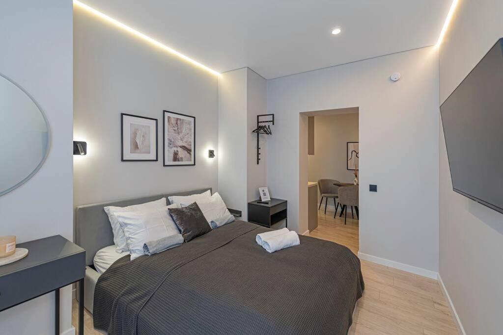 Lovely 1Bd Central Apartment By Hostlovers カウナス エクステリア 写真